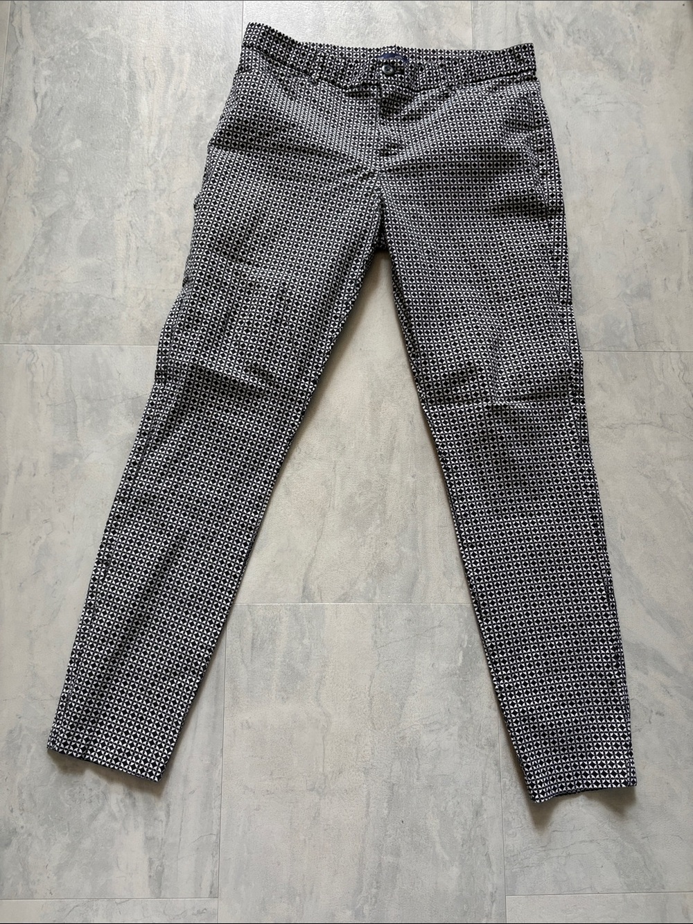 GAP slim City Pants geometric pattern black/gray women’s size 6
Mid rise  skinny